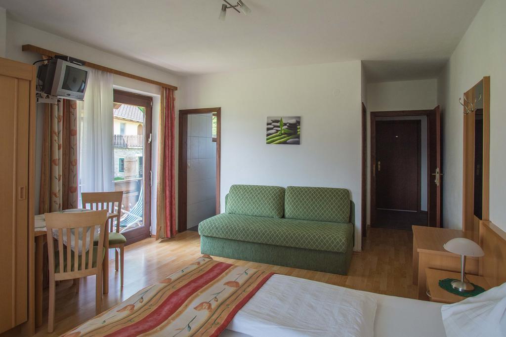 Hotel Pension Seebichlhof à Kraig Extérieur photo