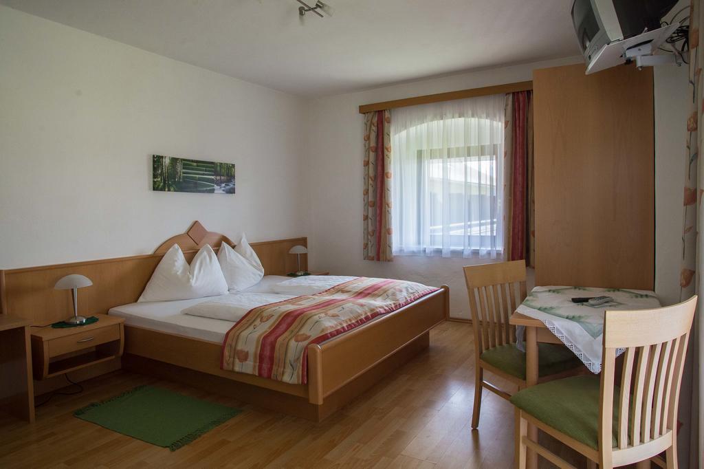 Hotel Pension Seebichlhof à Kraig Extérieur photo