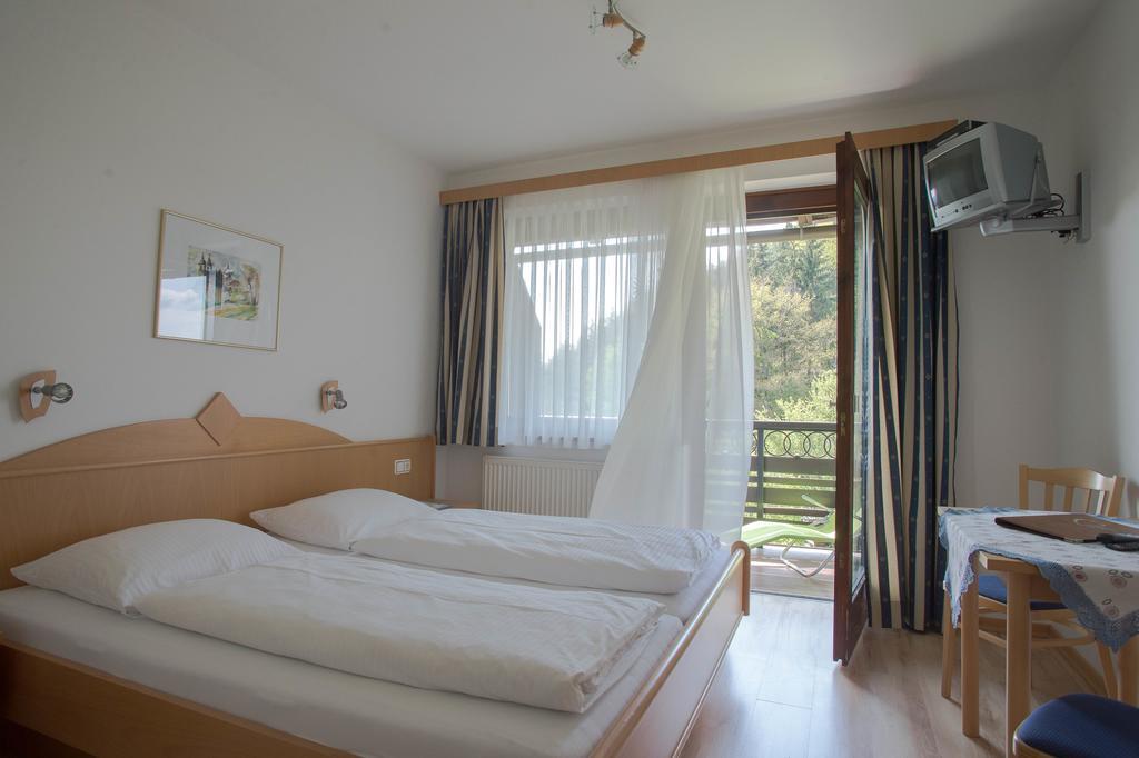 Hotel Pension Seebichlhof à Kraig Extérieur photo
